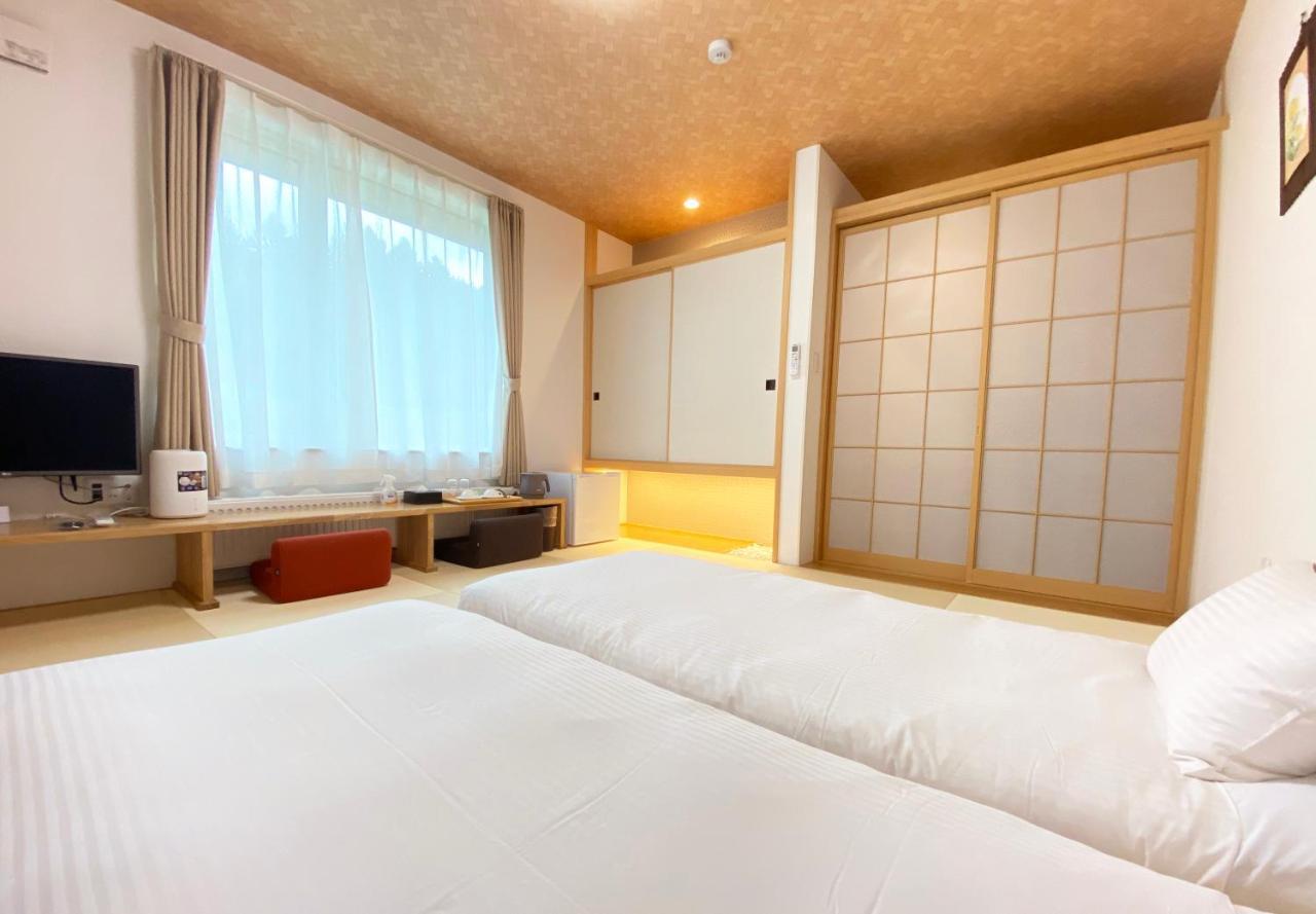 Hotel Hanafuji Inn Nakafurano Exteriör bild