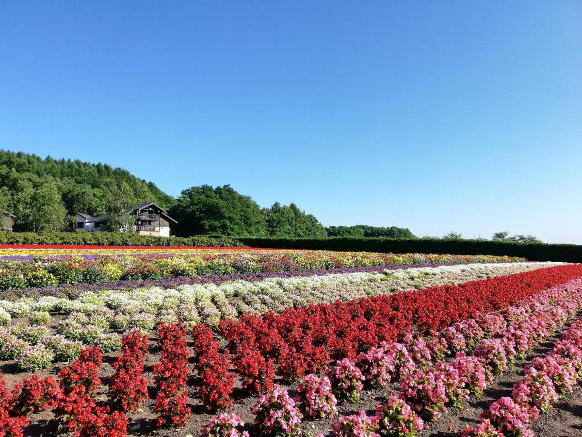 Hotel Hanafuji Inn NakaNakafurano Exteriör bild