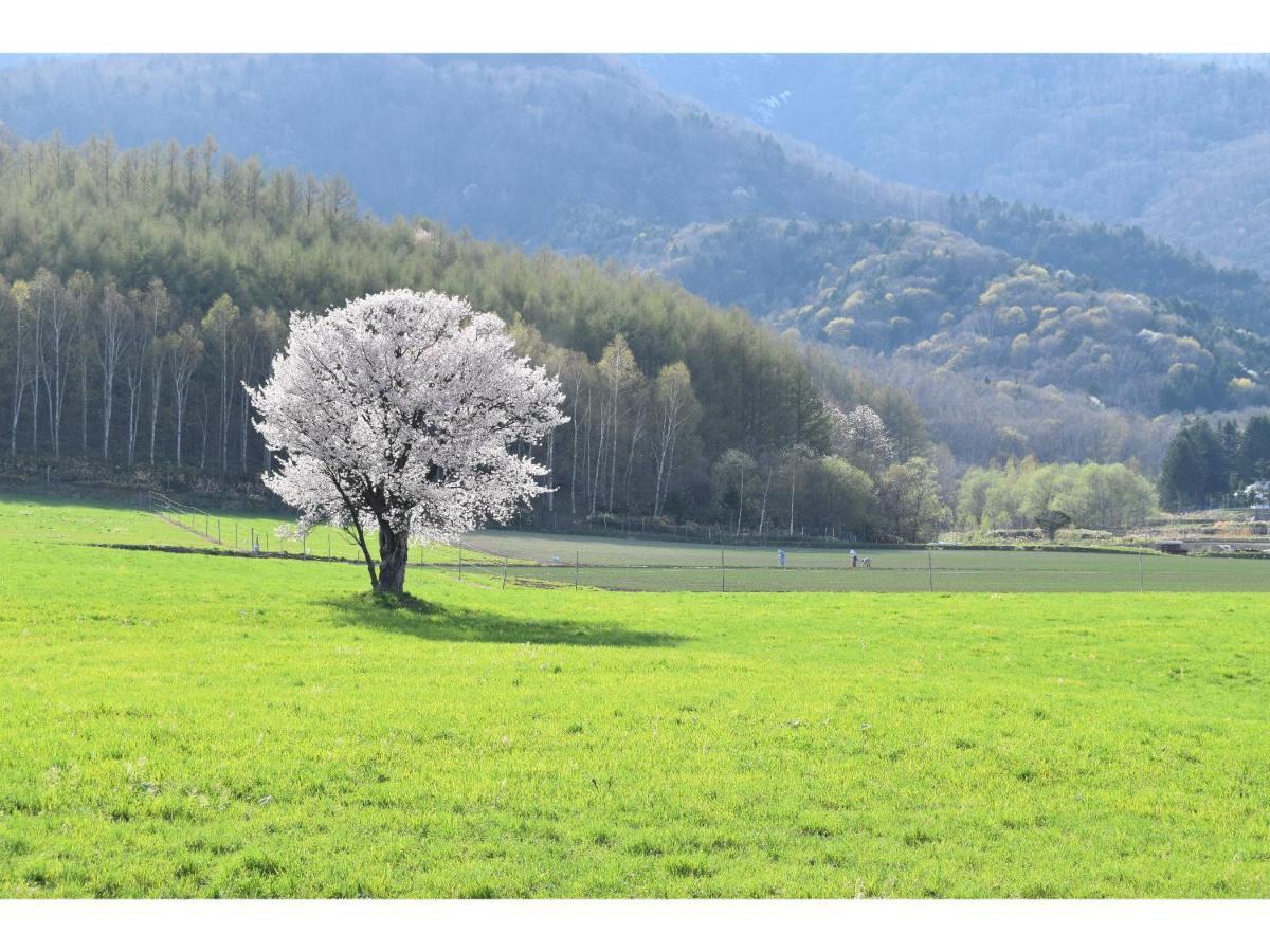 Hotel Hanafuji Inn NakaNakafurano Exteriör bild