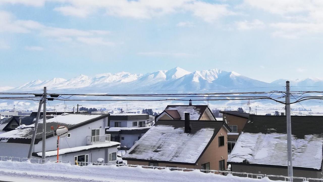 Hotel Hanafuji Inn NakaNakafurano Exteriör bild