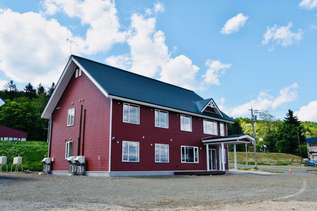 Hotel Hanafuji Inn NakaNakafurano Exteriör bild