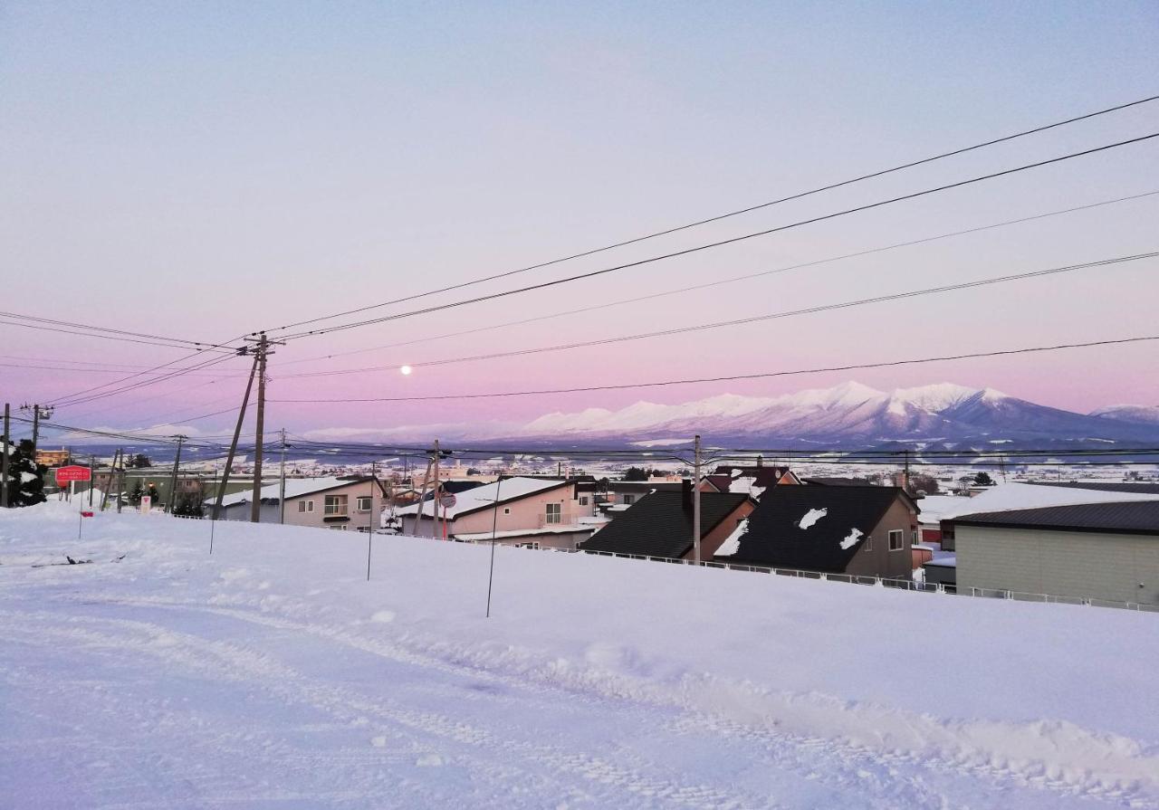 Hotel Hanafuji Inn NakaNakafurano Exteriör bild