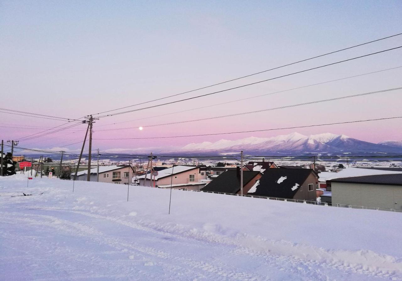 Hotel Hanafuji Inn Nakafurano Exteriör bild